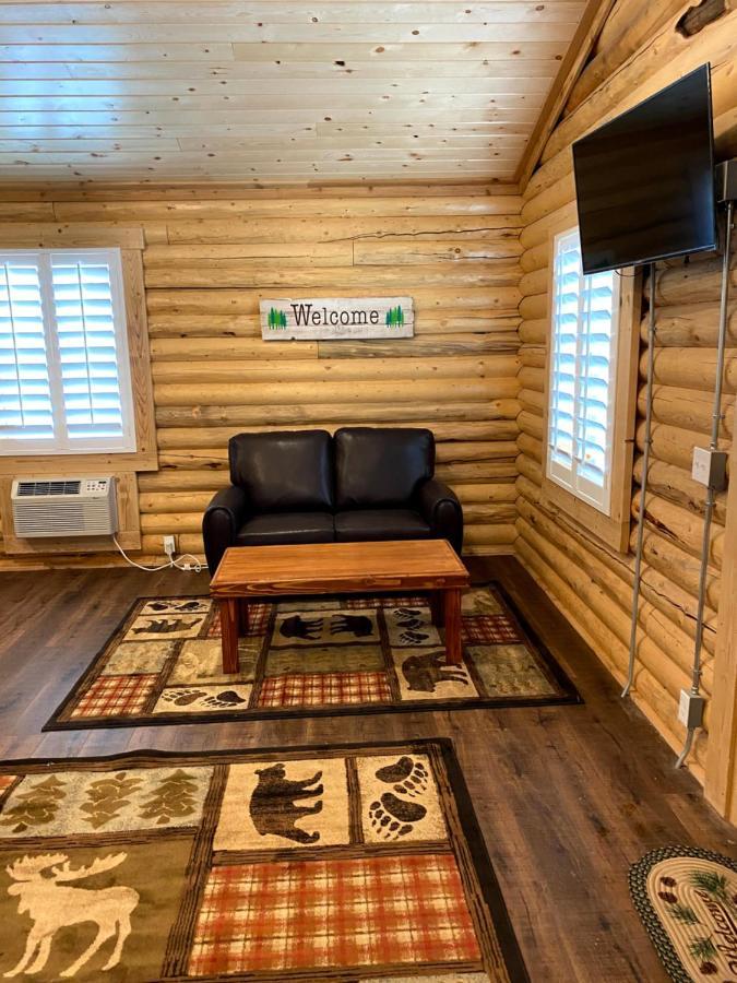 Cabin Village Island Park Eksteriør billede